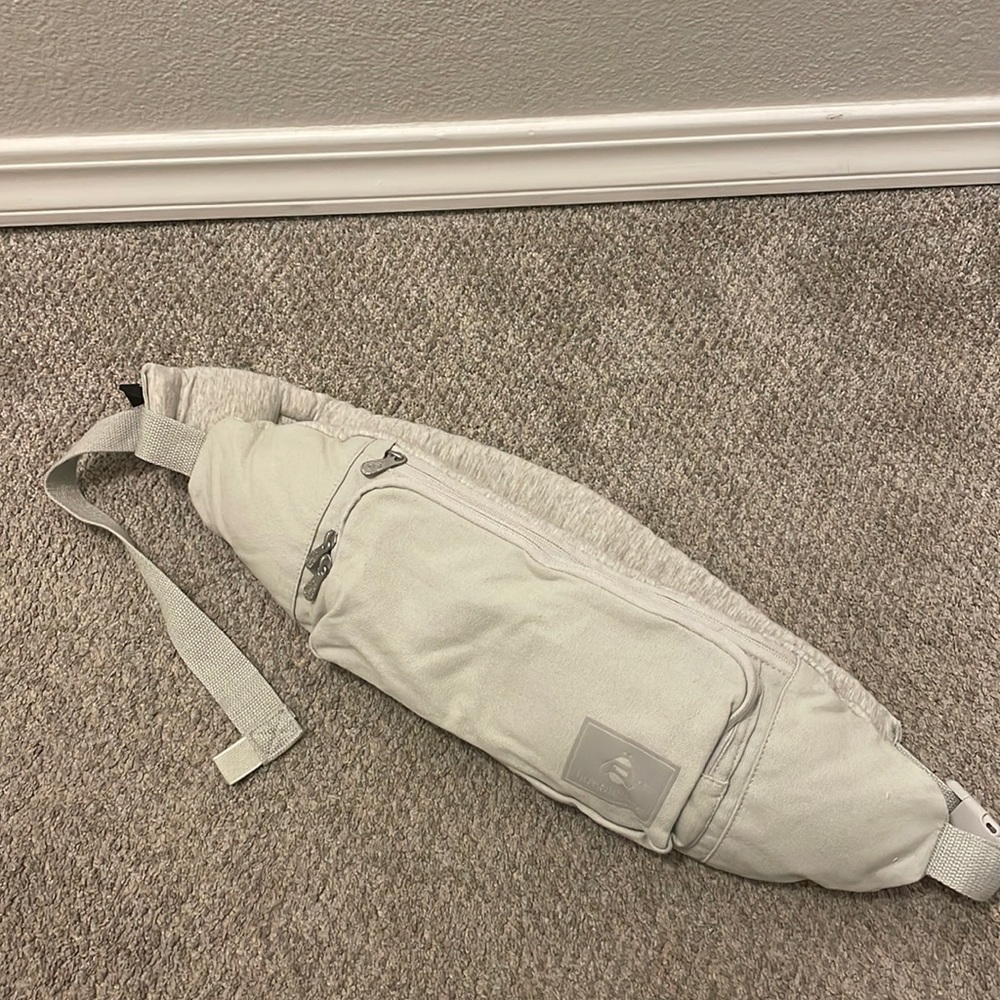 Humble bee nursing sling